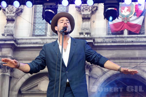 BEN L'ONCLE SOUL AND MONOPHONICS - 2014-07-20 - PARIS - Parvis de l'Hotel de Ville - 